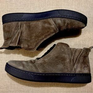 BORN suede comfort-sole ankle shoes